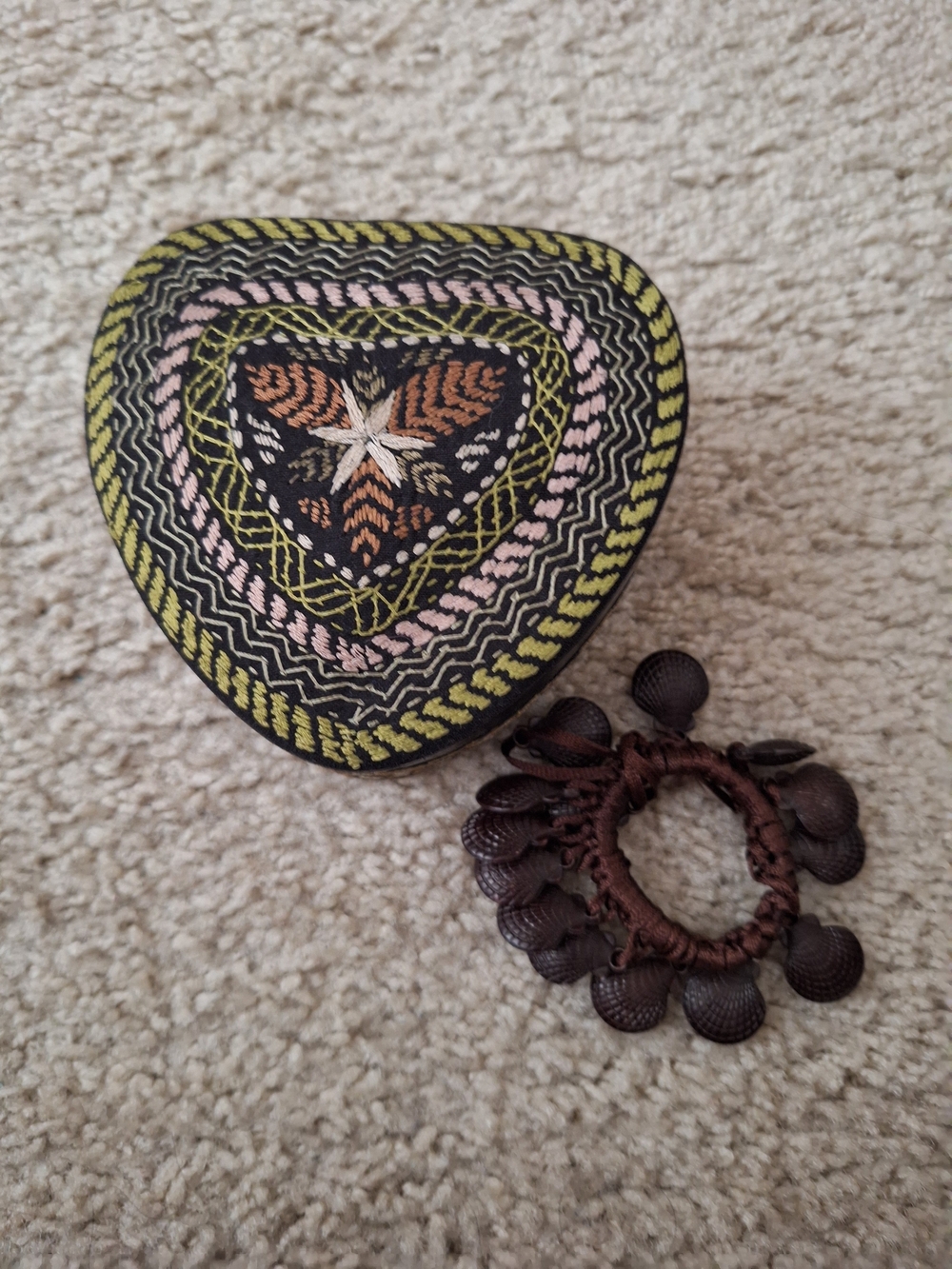 Embroidered Heart Bangladash Jewelry Box With Shell Hair Tie Vintage Set
